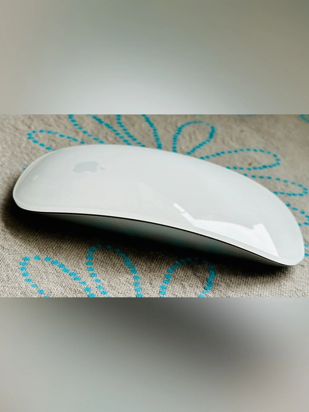 Apple Magic Mouse 2 Silver White Wireless Bluetooth Mac Rechargeable A1657 Clean